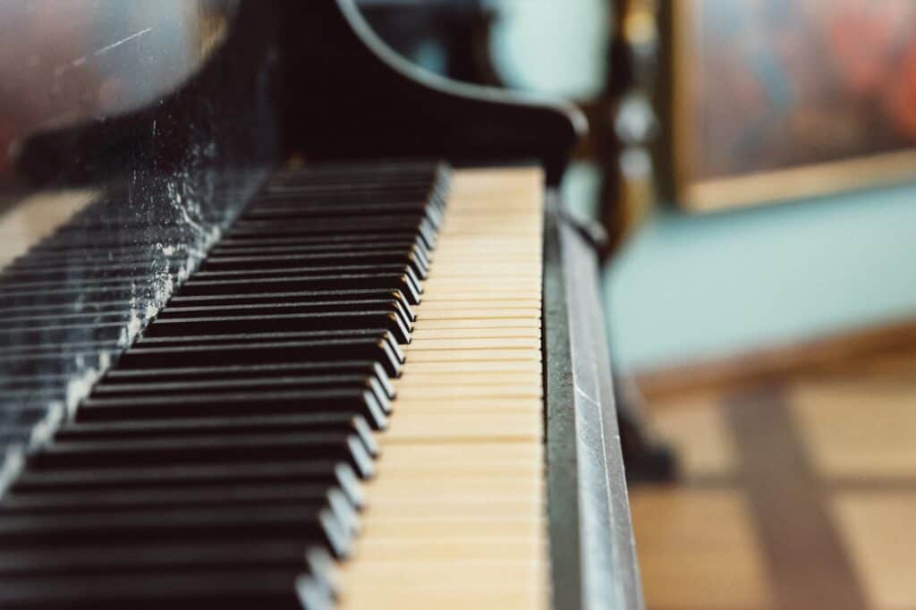 A closeup photo of a piano